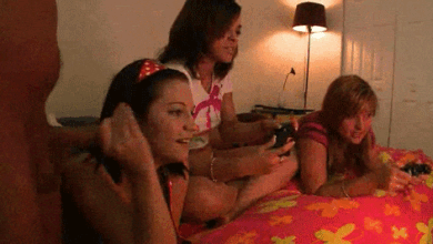 garotas aprendam a jogar video game 1