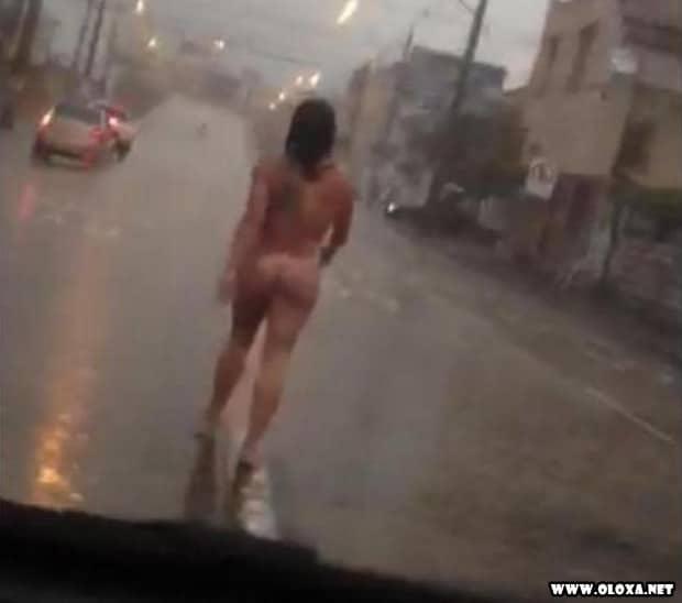 Ah se a moda pega Em apenas 11 dias, 3 mulheres foram flagradas correndo nuas em Porto Alegre (3)
