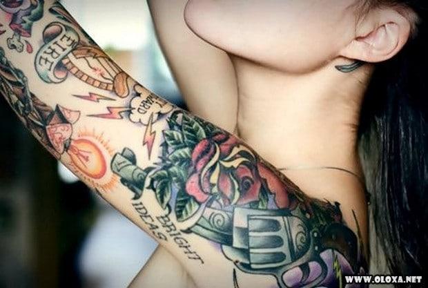 Belas garotas com armas tatuadas 2