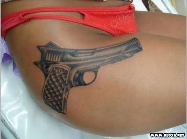 Belas garotas com armas tatuadas 6