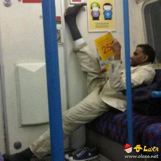 Funny-and-Weird-People-in-Subway_00