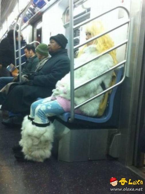 Funny-and-Weird-People-in-Subway_18