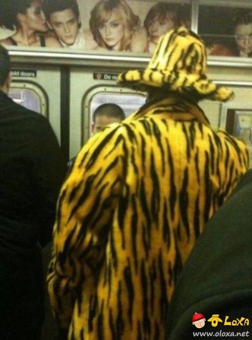 Funny-and-Weird-People-in-Subway_22