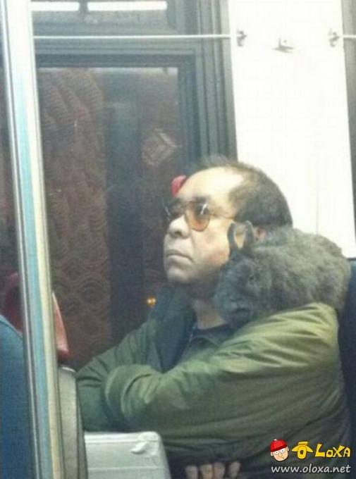 Funny-and-Weird-People-in-Subway_23