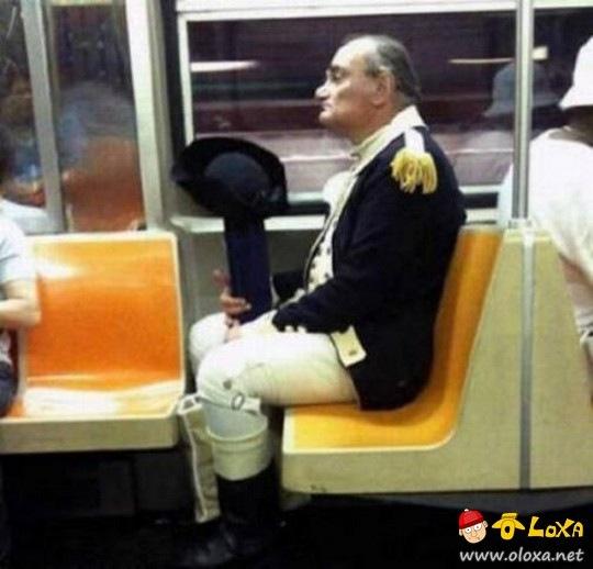 Funny-and-Weird-People-in-Subway_2