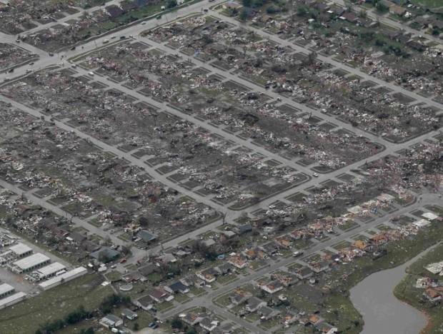 Moore após furacão deixar a cidade devastada
